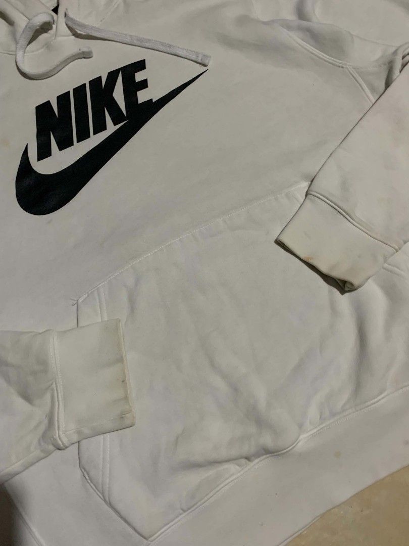 ALUMNI HOODIE NIKE (Category: Hoodies) located in Polangui. Submitted by laurgarments (Listing ID 1467437827, Image 3). Description: SIZE MEDIUM SEMI LARGE ONE PINHOLE IN RIBBINGS NEED WASH.