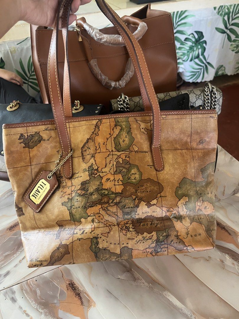 Alviro Martini medium bag (Category: Luxury Bags & Wallets) located in Baloi. Submitted by yusra3024 (Listing ID 1467493104, Image 1). Description: See pics po.