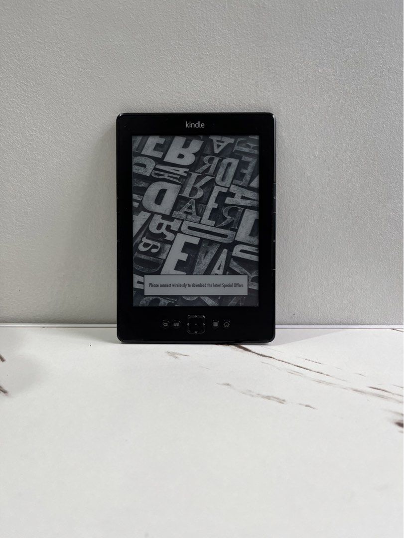 Amazon Kindle (4th Generation) (Category: E-Readers) located in Bacacay. Submitted by aiksgoods (Listing ID 1467421331, Image 1). Description: .