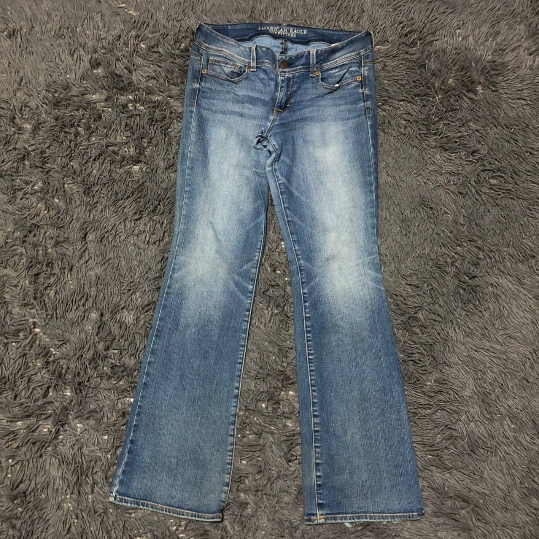 American Eagle Flare Pants (Category: Jeans) located in Camiling. Submitted by thriftscape2024 (Listing ID 1467557457, Image 2). Description: Excellent Condition Color rate: 9/10 Issue: ❌❌❌ W: 32 L: 41 Thigh: 11 Leg Opening: 9.
