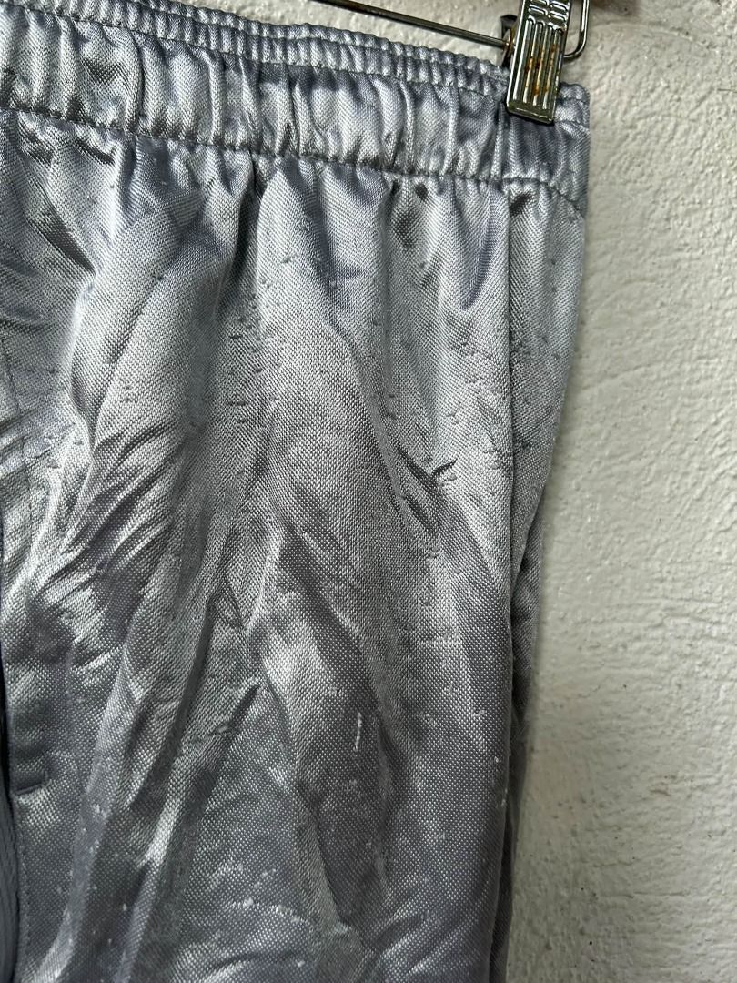 AND1 (Category: Shorts) located in Caloocan City. Submitted by vntgxlocalsph (Listing ID 1467478565, Image 3). Description: ISSUE : LINTS MADAME DIMES : 38 to 46 x 20.5 x 14.5.