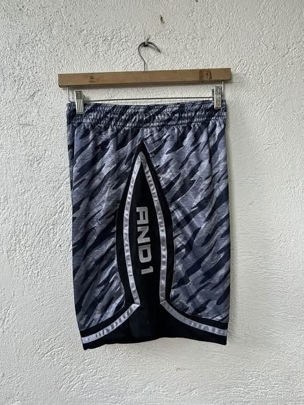 AND1 BALLER SHORT (Category: Shorts) located in Caloocan City. Submitted by vntgxlocalsph (Listing ID 1467480107, Image 1). Description: ISSUE : SUPER MINIMAL RUNS HALOS WALA / HINDI NAKALABAS YUNG ISANG LACE DIMES : 34-40 x 20 x 14 NASISIKIPAN PA .