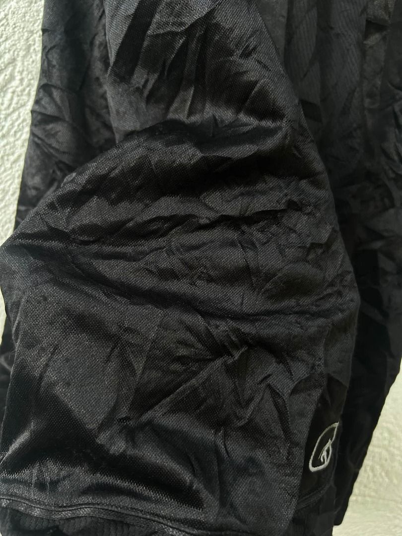 AND1 BLACK (Category: Shorts) located in Caloocan City. Submitted by vntgxlocalsph (Listing ID 1467480660, Image 3). Description: ISSUE: LINTS, CUT TAG DIMES: 36-44x21x15.