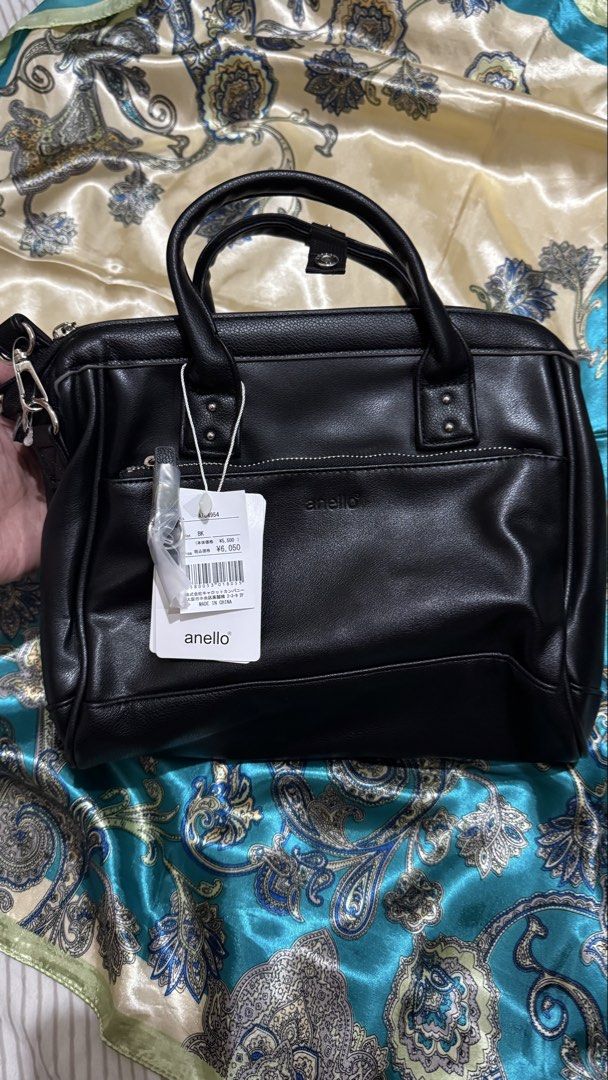 Anello RETRO Black Leather 2WAY bag A5 (Category: Shoulder Bags) located in Bacoor. Submitted by apotatochip (Listing ID 1467522331, Image 1). Description: - Brand new Anello tote bag (Model ATB4954) with original store tags - Made from soft black faux leather - Dual carry handles and a convenient adjustable shoulder strap - Front zippered pocket accented with metal branding - Spacious main compartment with an extra zippered side pocket inside.