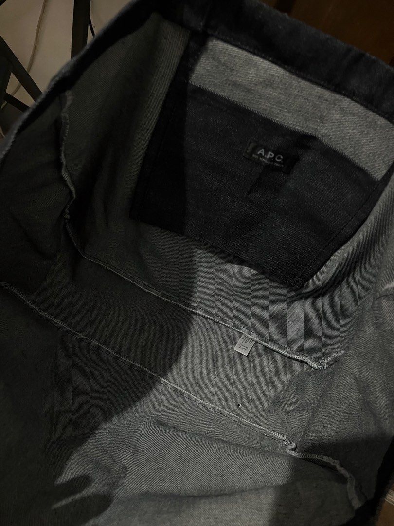 A.P.C (Category: Shoulder Bags) located in Angeles City. Submitted by reinhan (Listing ID 1467371319, Image 3). Description: .