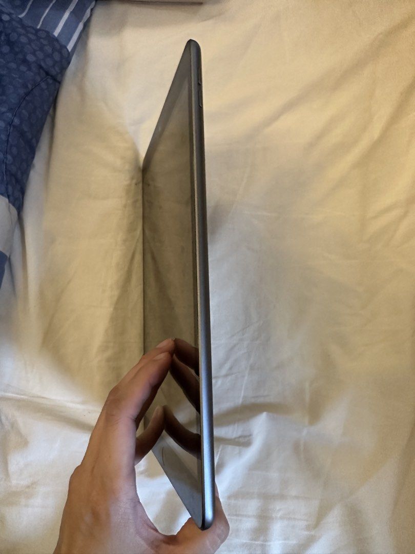 Apple iPad Space Gray (Category: iPad) located in Marikina City. Submitted by enjoywilgin (Listing ID 1467397266, Image 3). Description: - Color: Space Gray with sleek metal back and classic Apple logo - no scratches: barely used - as is; no charger; comes w pen - 9th gen .