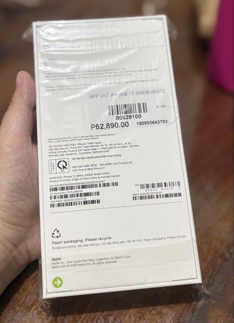 Apple iPhone 17 256gb (Category: iPhone 17 Series) located in Pasay City. Submitted by thelittlebelleshop (Listing ID 1467403056, Image 2). Description: Brand New Not activated, sealed iPhone 17 white color 256gb Pick-up only (Pasay or Makati) MOP: Gcash or RCBC.