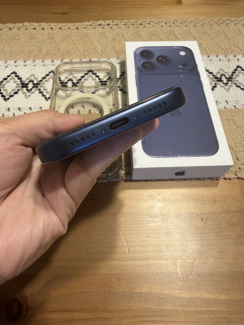Apple iPhone 17 Pro 256gb Blue (Category: iPhone 17 Series) located in Taguig. Submitted by fioynnx (Listing ID 1467583169, Image 2). Description: Iphone 17 pro 256gb Openline, 100% batt health. Mas makinis pa sayo. Naka korean language lang yan pero dito yan sa pilipinas binili. Mapapalitan yan. Box, orig case from mac store, unused usb di ginalaw ung nasa box. Meet up only: Ayala malls manila bay or anywhere near okada. Rfs: Upgrade.