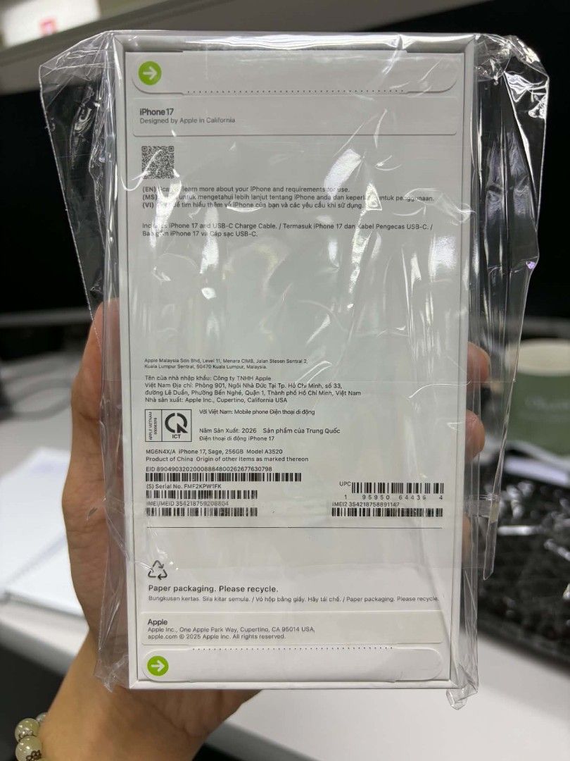 Apple iPhone 17 Sage 256GB (Category: iPhone 17 Series) located in Lipa City. Submitted by kimathy.declutters (Listing ID 1467474953, Image 2). Description: - Model: Apple iPhone 17 - Color: Sage Green - Storage: 256GB - Condition: Brand new, sealed in original plastic wrapping - In the box: Smartphone and USB-C charge cable - Fast and hassle-free transaction ready.