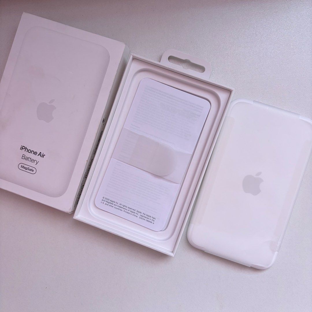 Apple iPhone Air MagSafe Battery (Category: Cases & Sleeves) located in Tacloban City. Submitted by eldeclutters (Listing ID 1467428230, Image 3). Description: - Purchased from the official The Loop by Power Mac Center Store. - Only used once for testing, then stored in its box. RFS: No longer using it. 🚚 Delivery via LBC only. 💰Payment first basis..