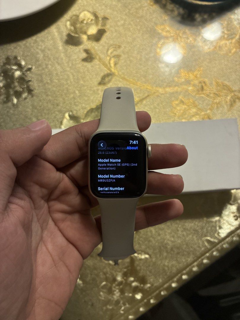 Apple Watch SE 2nd gen 40mm (Category: Wearables & Smart Watches) located in Caloocan City. Submitted by klndr (Listing ID 1467487478, Image 3). Description: Complete with box, charger and strap 91% battery health No issues Super kinis (no scratches or dents) Can do lalamove or grab express.