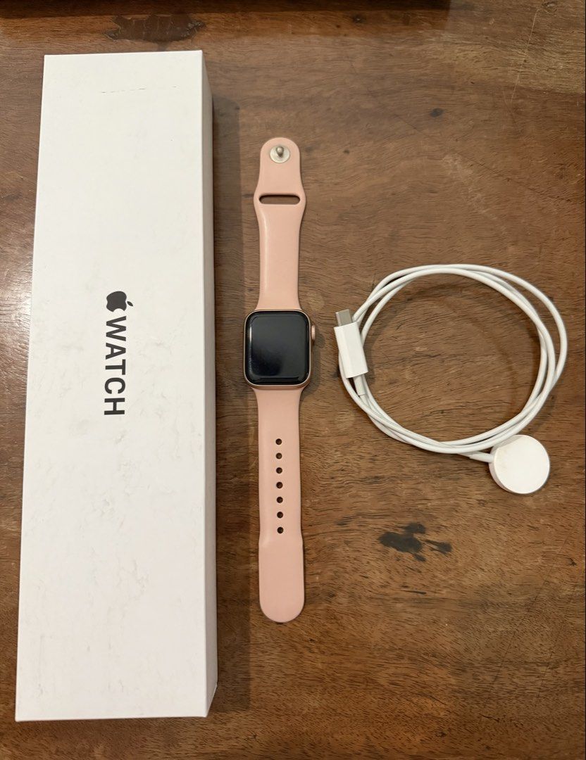 Apple Watch SE (Gold) (Category: Wearables & Smart Watches) located in Pasig City. Submitted by mxvxt (Listing ID 1467417524, Image 1). Description: 〰 gold aluminum case 〰 comes with original apple watch box, charging cable, pink band + 3 extra straps 〰 pre-loved, still in good working condition! 〰 great for tracking workouts, steps, heart rate, daily activity, and more! 〰 rfs: decluttering .