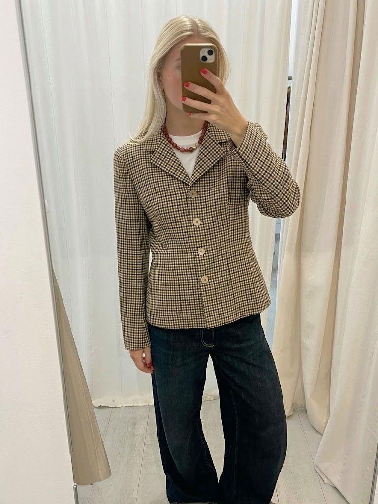 Aquascutum Wool Blend Jacket S/M (Category: Coats, Jackets and Outerwear) located in Antipolo. Submitted by bentakahitanoano (Listing ID 1467571391, Image 1). Description: Aquascutum Wool Blend Jacket Aquascutum is an iconic British luxury heritage brand founded in London in 1851. It is globally revered alongside Burberry for its historic tailoring, signature club checks, and royal patronage. Still in good shape Best fit small medium Pit to pit 1