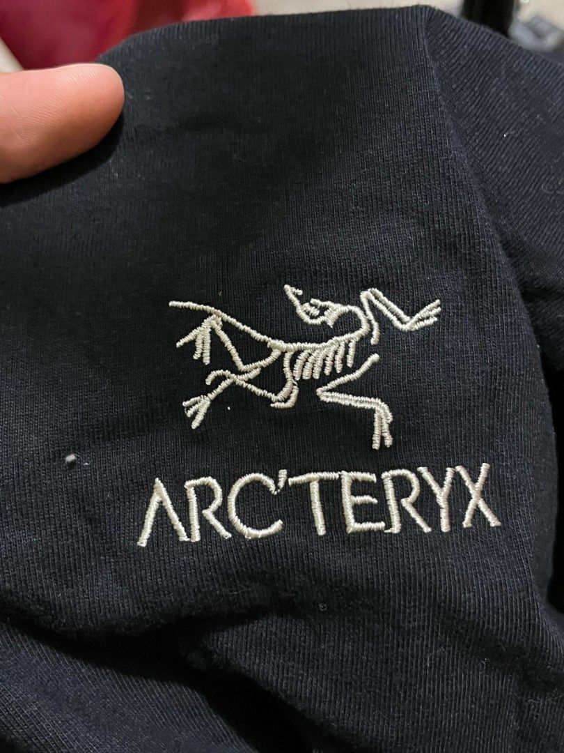 ARC'TERYX BASIC LOGO SHIRT (Category: Tshirts & Polo Shirts ) located in Davao. Submitted by nmd.archives (Listing ID 1467526984, Image 3). Description: Large on tag 19 x 26 (fits small to medium) Color rate and condition: 10/10 Issue: cut washtag.