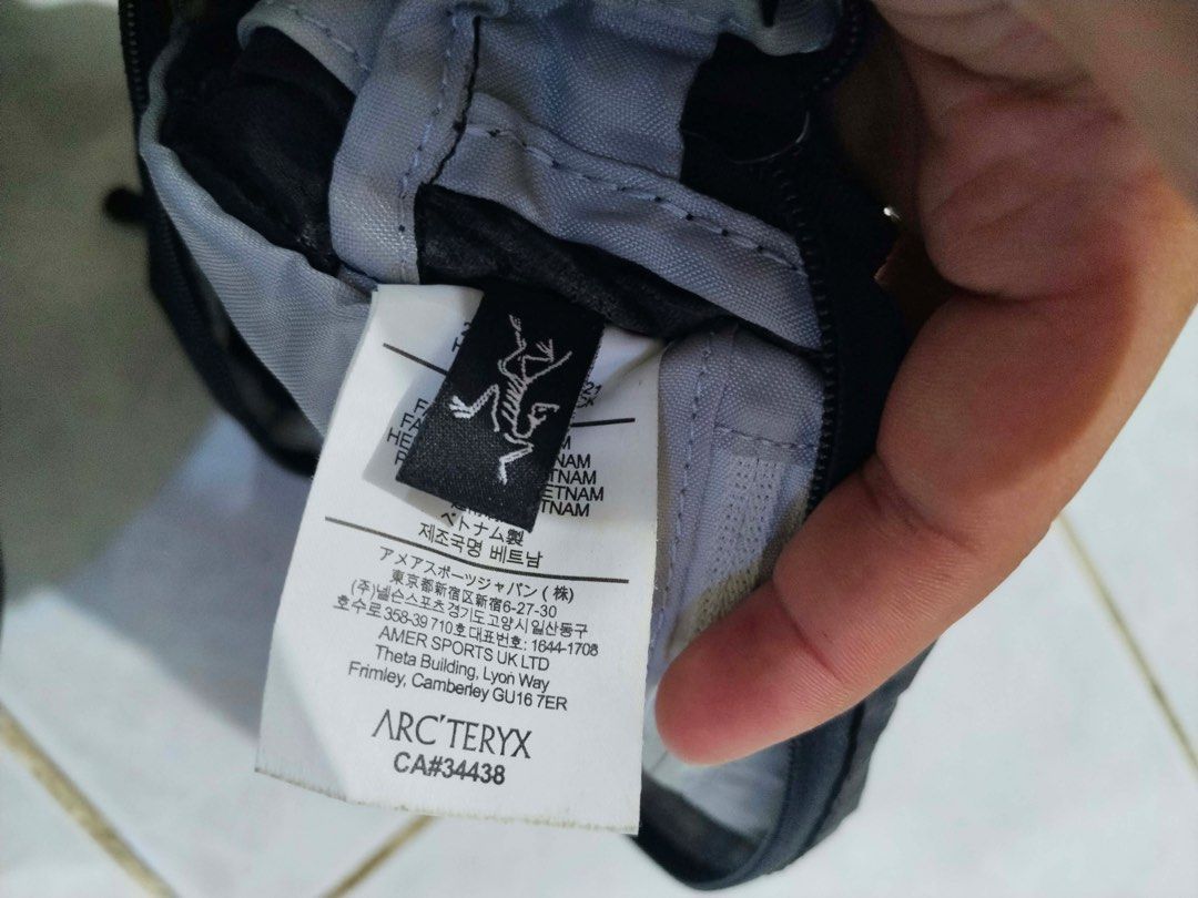 Arcteryx Heliad Cross Body Bag (Category: Travel Essentials & Accessories) located in Panabo. Submitted by thrifty.red (Listing ID 1467476263, Image 3). Description: .