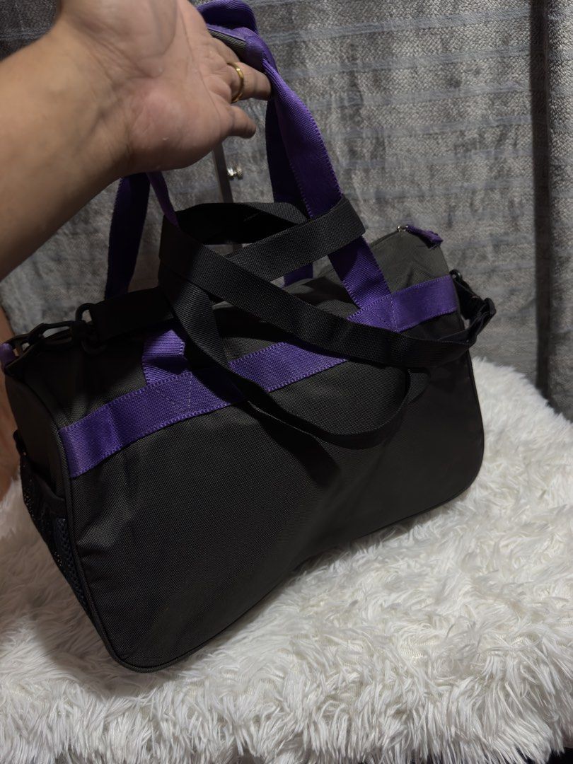 ARENA (Category: Sling Bags) located in Cagayan de Oro. Submitted by akidomingo088 (Listing ID 1467602574, Image 3). Description: good condition no hiden flaws.