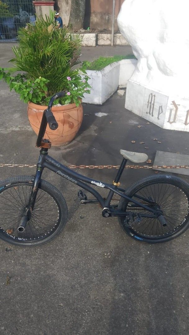 Aresbikes BMX flatland bicycle black (Category: Bicycles) located in Manila. Submitted by waffle008 (Listing ID 1467475363, Image 2). Description: - Brand: Aresbikes Flatland BMX - Color: Black - Setup: Front and back pegs included - Components: High-rise handlebars, minimalist grey saddle, knobby tires - Condition: Sturdy and rides solid, handles tricks nicely, with normal signs of use on the fork and frame.