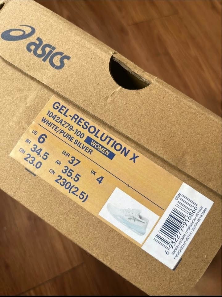 Asics Gel Resolution (Category: Sneakers) located in Manila. Submitted by prelovedgarmentstuff (Listing ID 1467550760, Image 2). Description: preloved shoes used like 2 to 3 times only well maintained pair no issue need wash only size 6 womens.