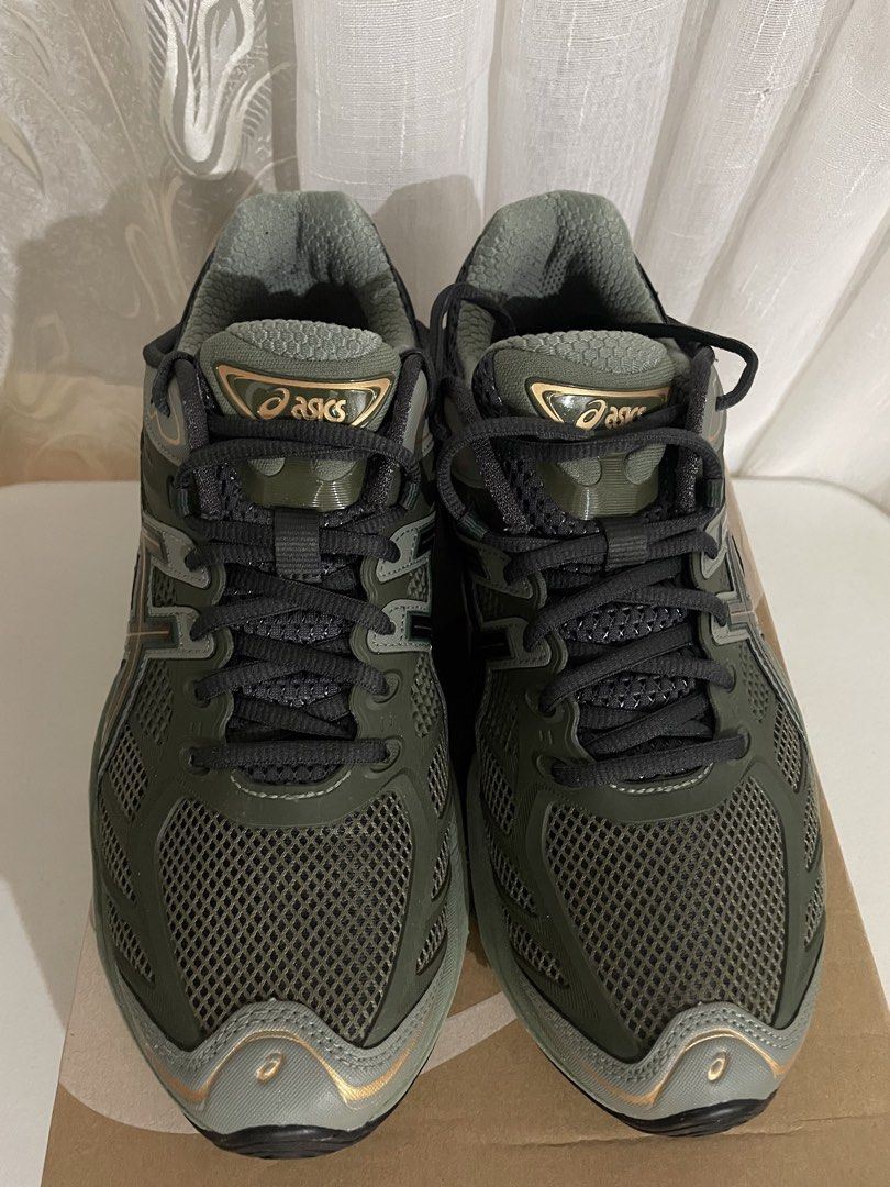 Asics Gel-Kinetic 2.0 Obsidian Grey/Olive (Category: Sneakers) located in Makati City. Submitted by crisbeooo (Listing ID 1467477089, Image 3). Description: Size 10 US Bought from Japan Used for a few times, 9/10 condition Complete with box.