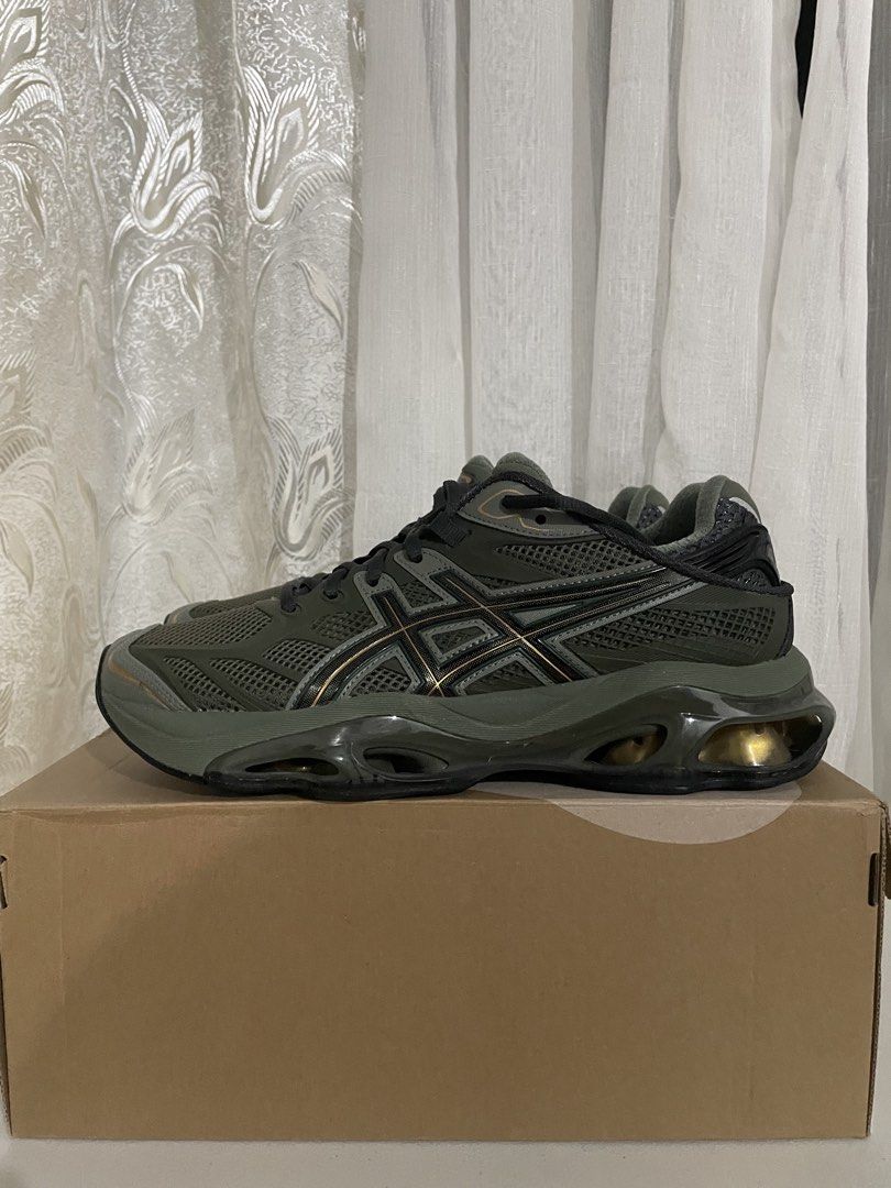 Asics Gel-Kinetic 2.0 Obsidian Grey/Olive (Category: Sneakers) located in Makati City. Submitted by crisbeooo (Listing ID 1467477089, Image 2). Description: Size 10 US Bought from Japan Used for a few times, 9/10 condition Complete with box.