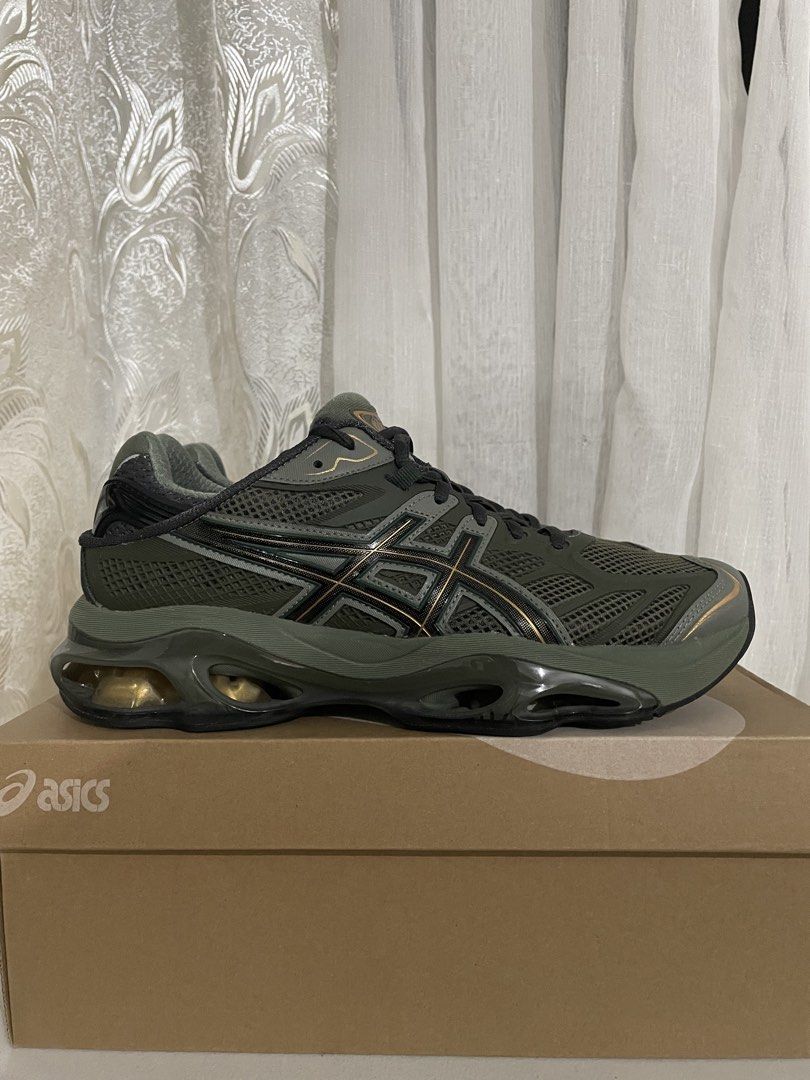 Asics Gel-Kinetic 2.0 Obsidian Grey/Olive (Category: Sneakers) located in Makati City. Submitted by crisbeooo (Listing ID 1467477089, Image 1). Description: Size 10 US Bought from Japan Used for a few times, 9/10 condition Complete with box.