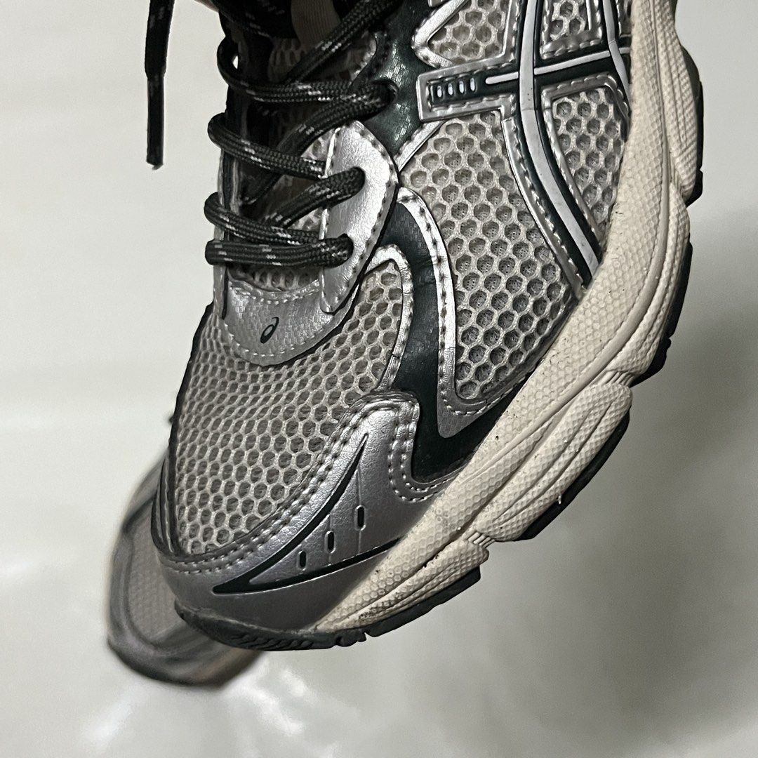 Asics GT-2160 (Category: Sneakers) located in Las Pinas. Submitted by askingnoelle (Listing ID 1467545162, Image 3). Description: EU 38 CM 24 needs cleaning decluttering.
