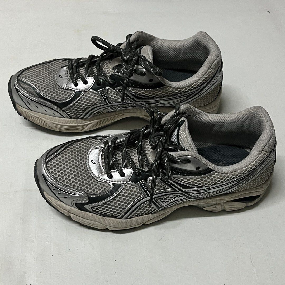 Asics GT-2160 (Category: Sneakers) located in Las Pinas. Submitted by askingnoelle (Listing ID 1467545162, Image 1). Description: EU 38 CM 24 needs cleaning decluttering.