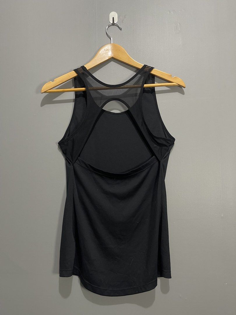 ASICS Open Back Mesh Panel Training Tank Top (Category: Activewear) located in Davao. Submitted by yannrussel00 (Listing ID 1467499163, Image 2). Description: Size Large on tag Dimes W16 x L25 laid flat Condition 10/10 like new No issue REMINDER‼️ Items will be marked SOLD once sold. I will no longer reply to messages asking if the item is available. Mahal ng brand new nito..
