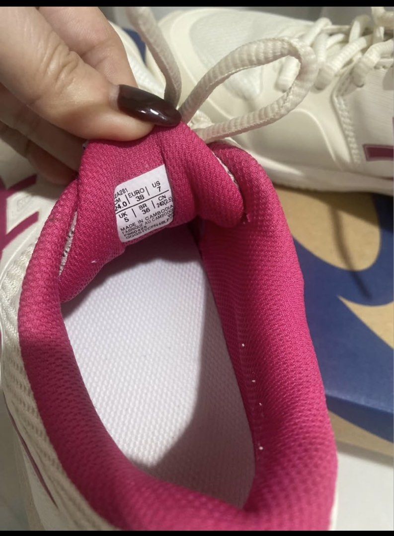 Asics womens shoes (Category: Sneakers) located in Cebu City. Submitted by happy.simplychic (Listing ID 1467388933, Image 3). Description: Asics shoes FF tennis/ pickleball shoes Size 7 Used few times 6000.