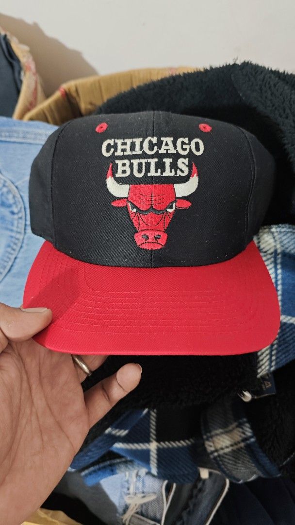 Aspack vintage cap (Category: Caps & Hats) located in Davao. Submitted by jhinkertzp55934 (Listing ID 1467399218, Image 2). Description: forsale aspack vintage cap sox wool issue crack snap bulls no issue cotton material aspack only no split.