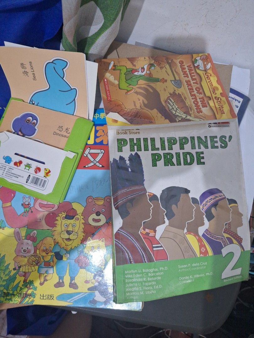 Assorted learnign materials (Category: Children's Books) located in Manila. Submitted by shopamanila (Listing ID 1467459342, Image 1). Description: assorted learning materials me book me pang writing me pang cut and read.