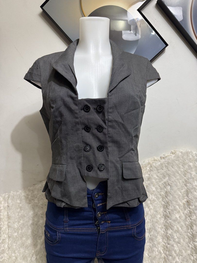 Aubrey Fit Grey Patterned Vest (Category: Coats, Jackets and Outerwear) located in Marikina City. Submitted by lorradel (Listing ID 1467511511, Image 1). Description: - fits S-M - Brand: Aubrey Fit - Style: Grey patterned sleeveless vest / waistcoat - Design: Square neckline, notched lapels, and double-breasted black button closure - Details: Decorative front pocket flaps and a stylish pleated peplum hem in the back - Fit: Tailored through the wa