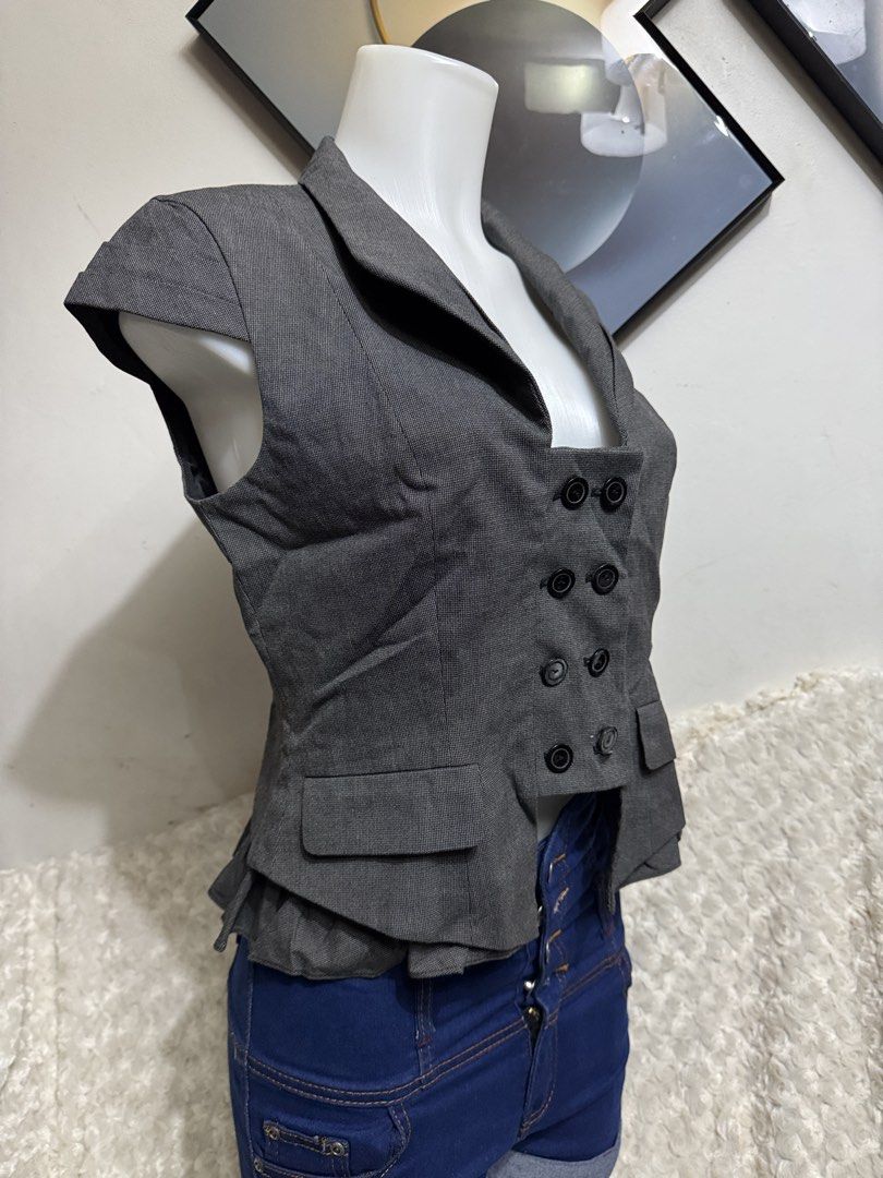 Aubrey Fit Grey Patterned Vest (Category: Coats, Jackets and Outerwear) located in Marikina City. Submitted by lorradel (Listing ID 1467511511, Image 2). Description: - fits S-M - Brand: Aubrey Fit - Style: Grey patterned sleeveless vest / waistcoat - Design: Square neckline, notched lapels, and double-breasted black button closure - Details: Decorative front pocket flaps and a stylish pleated peplum hem in the back - Fit: Tailored through the wa
