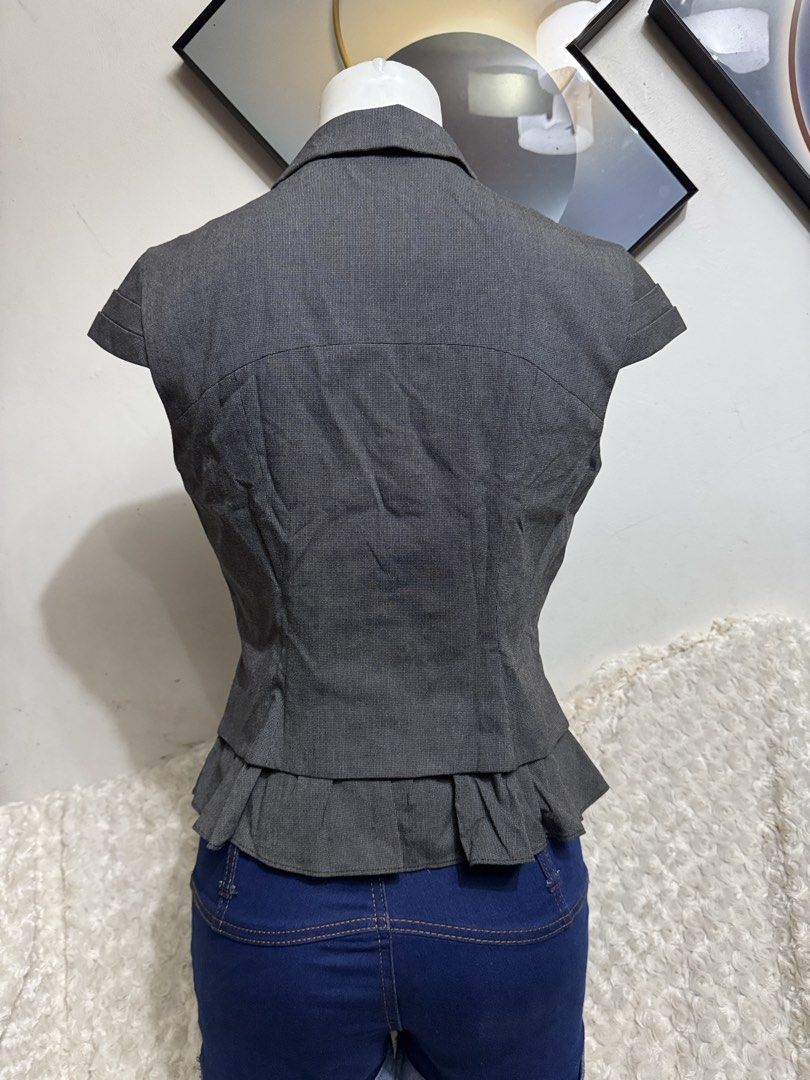 Aubrey Fit Grey Patterned Vest (Category: Coats, Jackets and Outerwear) located in Marikina City. Submitted by lorradel (Listing ID 1467511511, Image 3). Description: - fits S-M - Brand: Aubrey Fit - Style: Grey patterned sleeveless vest / waistcoat - Design: Square neckline, notched lapels, and double-breasted black button closure - Details: Decorative front pocket flaps and a stylish pleated peplum hem in the back - Fit: Tailored through the wa
