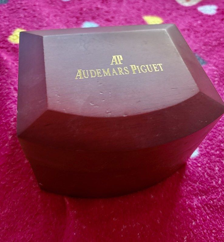 Audemars Piguet (Category: Luxury Watches) located in Imus. Submitted by 367ichmag (Listing ID 1467407676, Image 1). Description: Red wooden box.