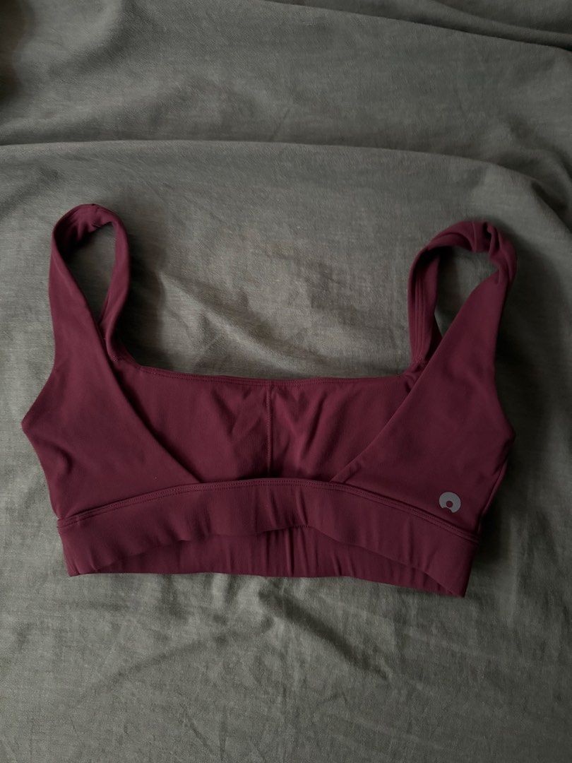 Aura Athletica Set (Category: Activewear) located in Manila. Submitted by tricia_lara (Listing ID 1467418788, Image 2). Description: This is a cute & super flattering set 🫶🏻 I just decided the color is not really my type 🥹 used it a few times (indoor cycling/strength training) but still in excellet condition! Shipping only via grab/lalamove 📍 Taft Manila.