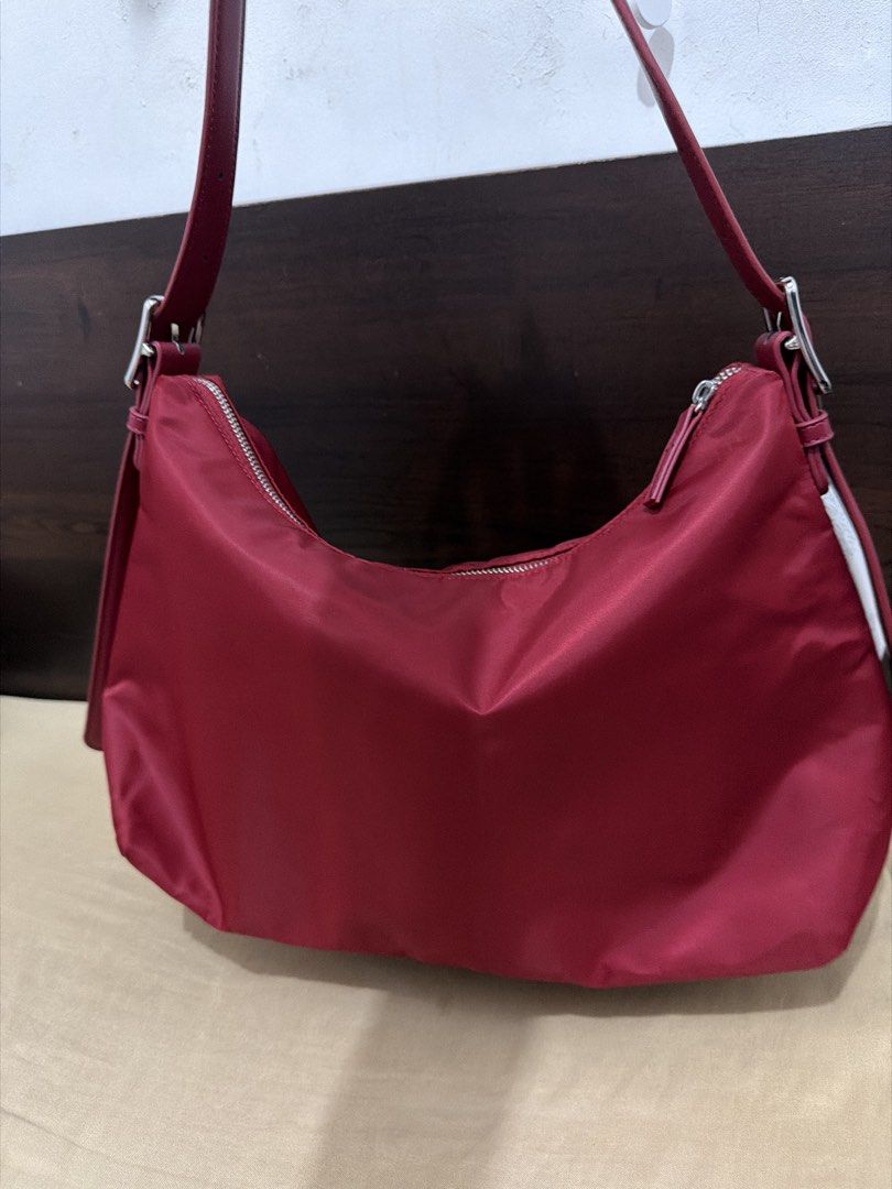 Auth GU (Category: Tote Bags) located in Cebu City. Submitted by shopnsave2015 (Listing ID 1467363299, Image 3). Description: Brand new from Japan.