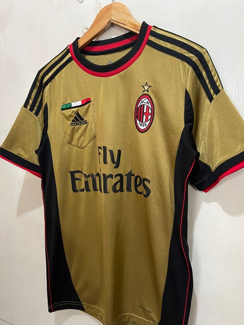 AUTHENTIC ADIDAS AC MILAN 'FLY EMIRATES' JERSEY SHIRT (Category: Tshirts & Polo Shirts ) located in Manila. Submitted by ako.si.lemmor (Listing ID 1467415366, Image 2). Description: This item is authentic but thrifted, manage your expectation. Dimes: 20X27.5 (L) Condition: 8.5/10 Issue: Cut wash tag and code, print fade on some letters Ship at your own cost or pickup Mandaluyong..