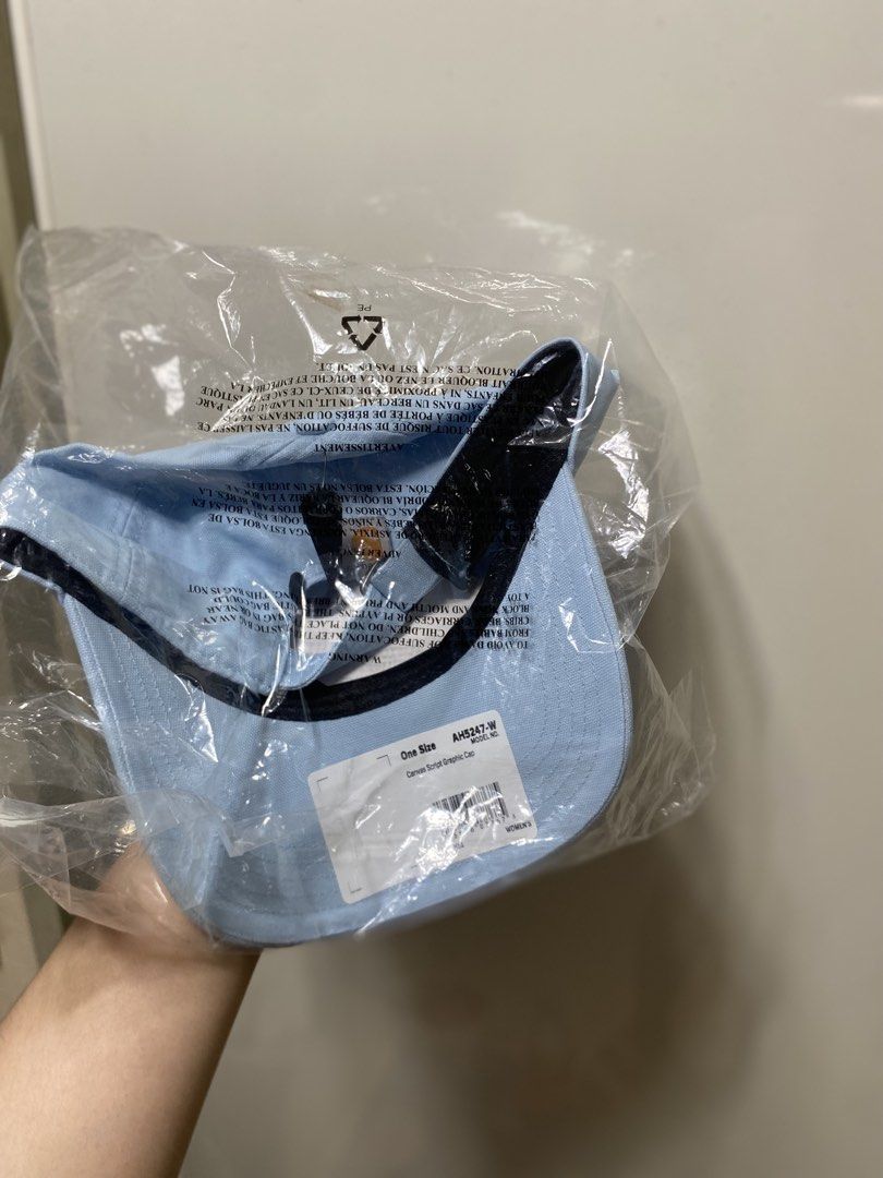 Authentic Carhartt Cap (Category: Hats & Beanies) located in Subic. Submitted by luxebylr (Listing ID 1467459034, Image 2). Description: Brandnew with tag and plastic.