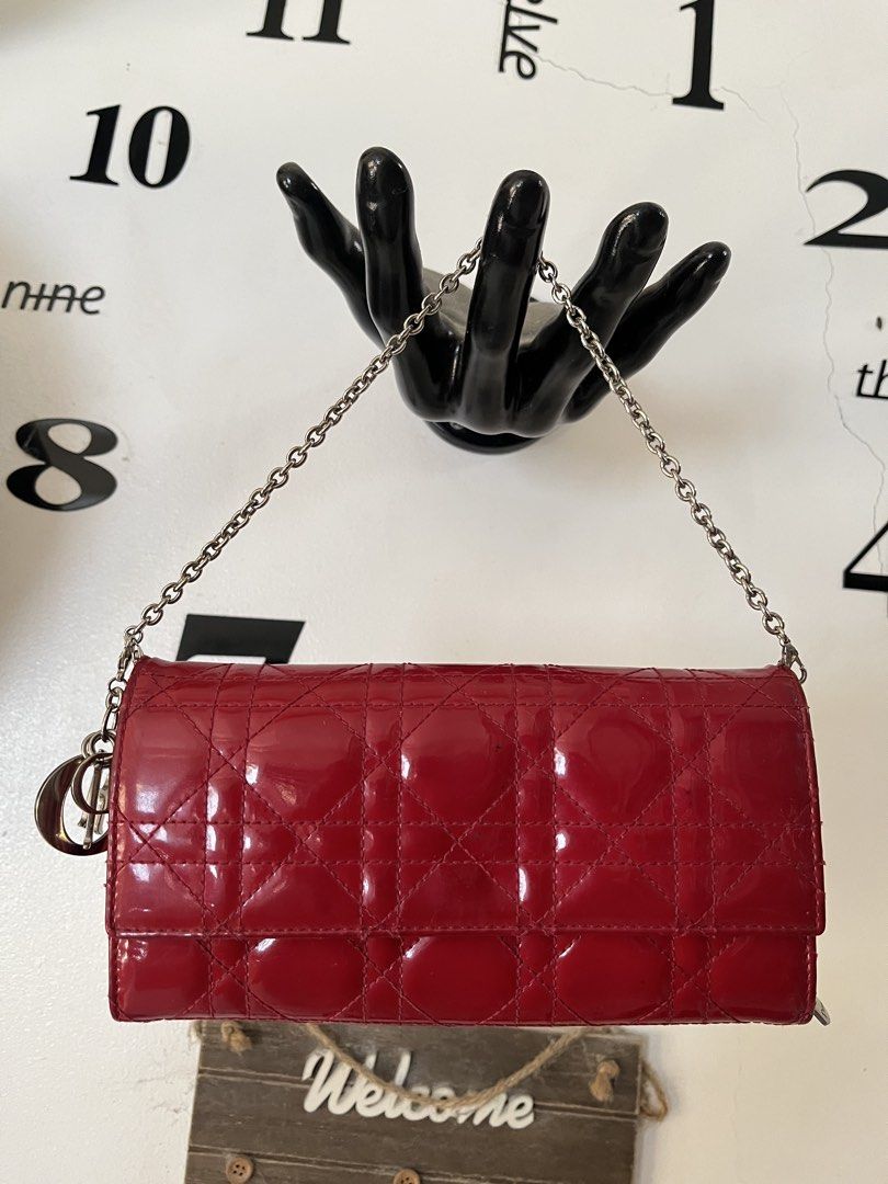 Authentic Dior wallet on chain (Category: Shoulder Bags) located in Bulacan. Submitted by luxesell_00 (Listing ID 1467371900, Image 1). Description: .