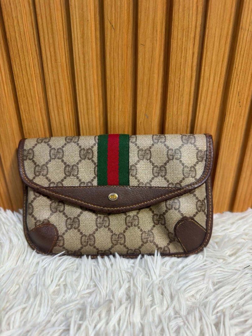 Authentic Gucci Vintage Clutch Bag (Category: Luxury Bags & Wallets) located in Quezon City. Submitted by jhaediah (Listing ID 1467517146, Image 1). Description: Authentic Preloved with stain inside No inclusion.