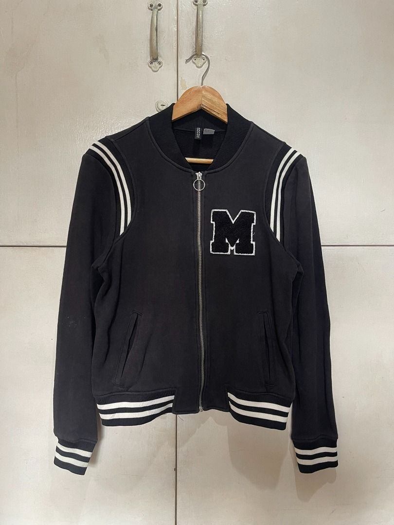 AUTHENTIC H&M DIVIDED 'M-PATCH' BOMBER JACKET (Category: Coats, Jackets and Outerwear) located in Manila. Submitted by ako.si.lemmor (Listing ID 1467436433, Image 1). Description: This item is legit but thrifted, manage your expectation. Dimes: 19X24 (S) Color rate: 8.5/10 Issue: Need wash, minimal stains Shipping at your own cost or pickup Mandaluyong..