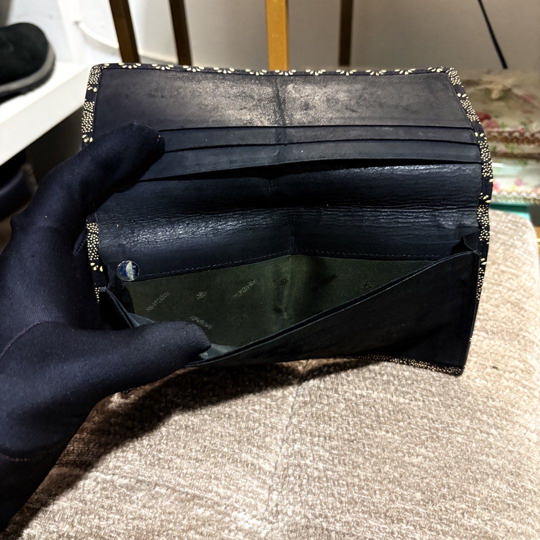 Authentic Indenya Deerskin Long Wallet (Category: Wallets & Card holders) located in Binangonan. Submitted by makoleksyon (Listing ID 1467564432, Image 3). Description: Excellent condition Like new No flaws Bought in Japan 💯% Authentic Money back guarantee .