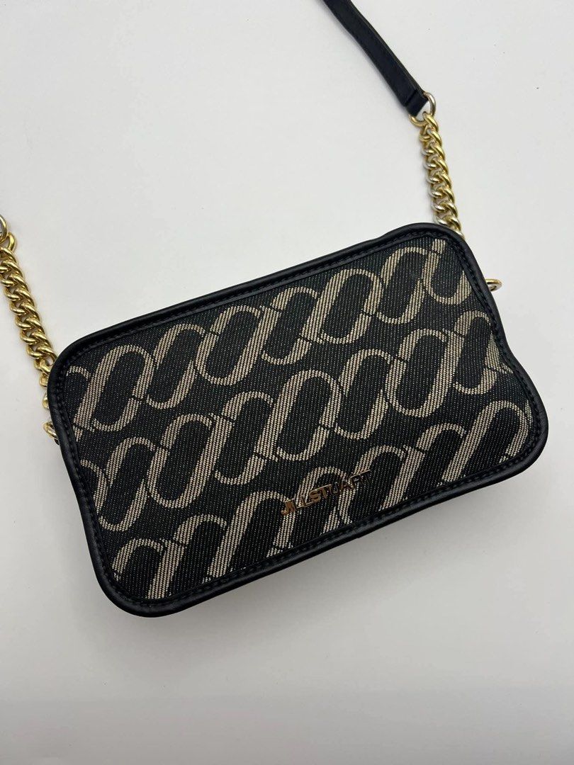 Authentic Jill Stuart camera sling (Category: Shoulder Bags) located in Cagayan de Oro. Submitted by borse_de_amore (Listing ID 1467418328, Image 1). Description: Authentic Jill Stuart camera sling Rank A no flaws. Fits promax 🏷️1,380.