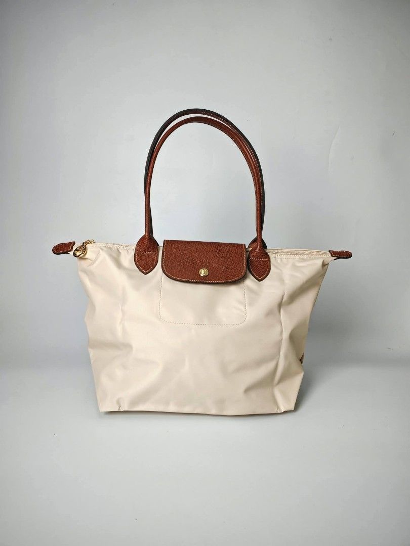 Authentic Longchamp Le Pliage Large Beige Tote Bag - Papier (Category: Diaper Bags & Wetbags) located in Quezon City. Submitted by hollowwillow (Listing ID 1467371795, Image 1). Description: original and brand new 💯 large.