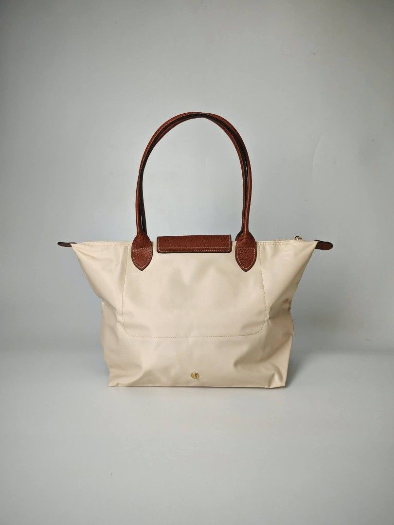 Authentic Longchamp Le Pliage Large Beige Tote Bag - Papier (Category: Diaper Bags & Wetbags) located in Quezon City. Submitted by hollowwillow (Listing ID 1467371795, Image 3). Description: original and brand new 💯 large.