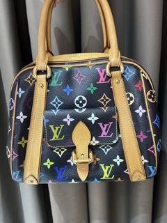 (Category: ) located in . Submitted by luxuryitems_bybosst (Listing ID 1467521029, Image 1). Description: .