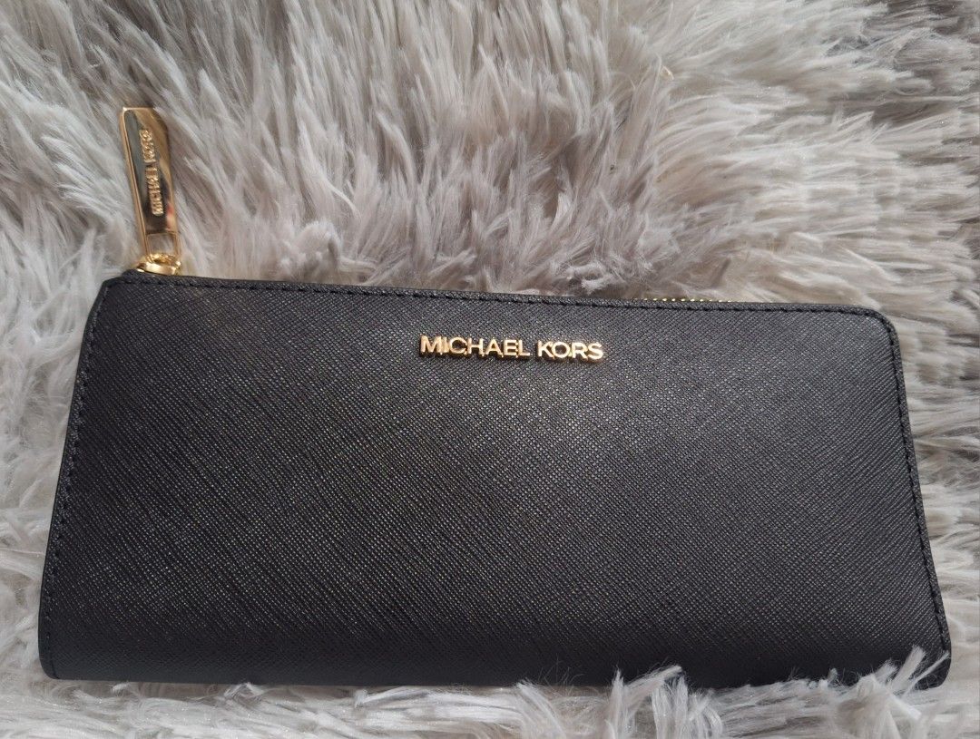 Authentic Michael Kors Long Wallet (Category: Luxury Bags & Wallets) located in Quezon City. Submitted by ilovebigbrands (Listing ID 1467447465, Image 1). Description: Unused jet set one zipped long wallet. Comes with the original plastic packaging, card and price tag. Authenticity guaranteed or money if proven fake..