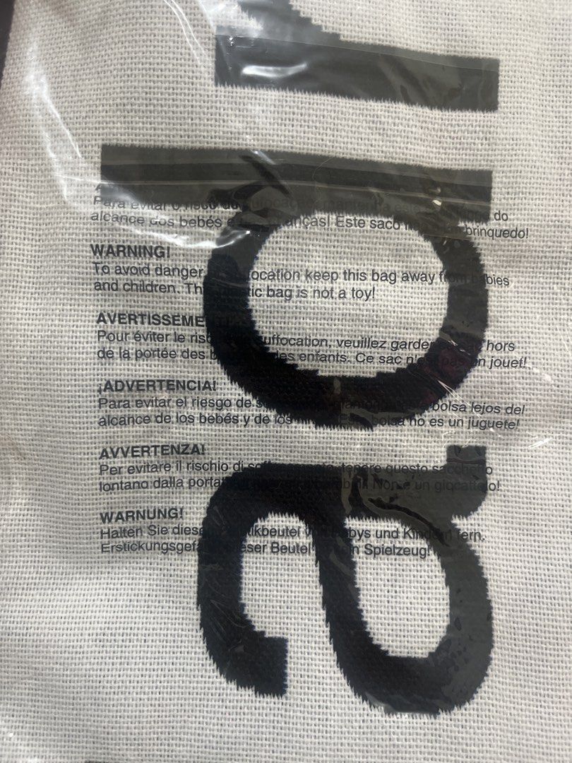Authentic Real Madrid Madridista Scarf (Category: Scarves) located in Manila. Submitted by dundermifflin00 (Listing ID 1467439593, Image 3). Description: 100% original real madrid scarf. Came from madrid at the bernabeau stadium..