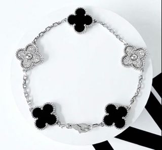(Category: ) located in . Submitted by luxfashionz (Listing ID 1467434602, Image 1). Description: .
